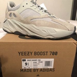 YEEZY SALT 700 !!!!!SOLD!!!!!!